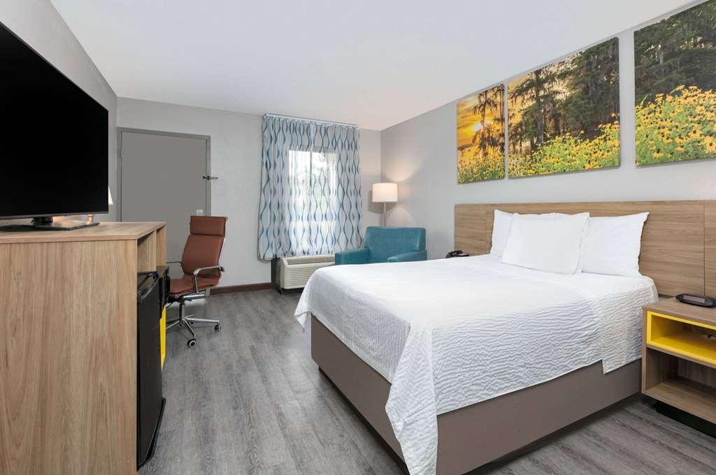 Days Inn By Wyndham Greenville Ms Room photo