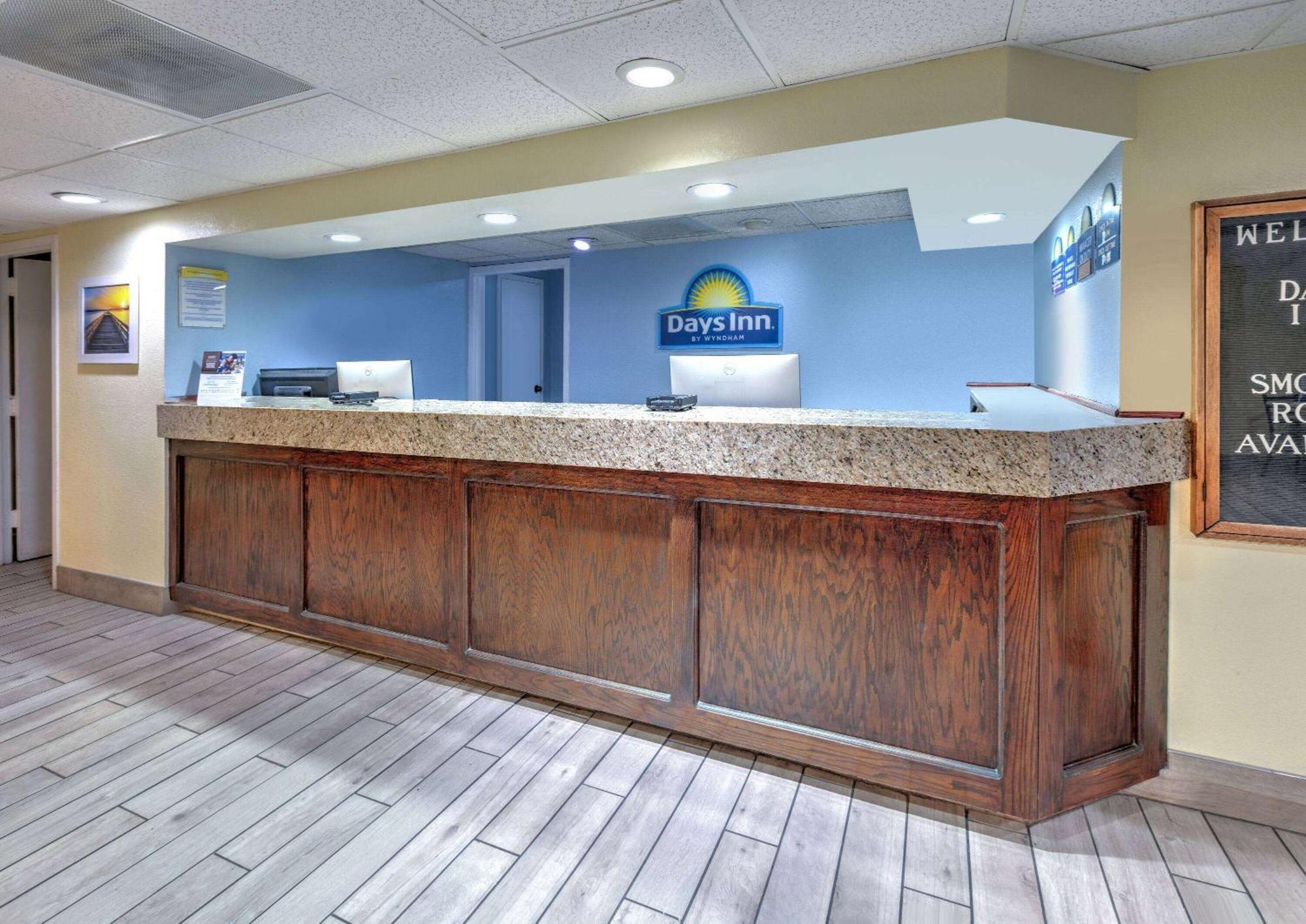 Days Inn By Wyndham Greenville Ms Exterior photo