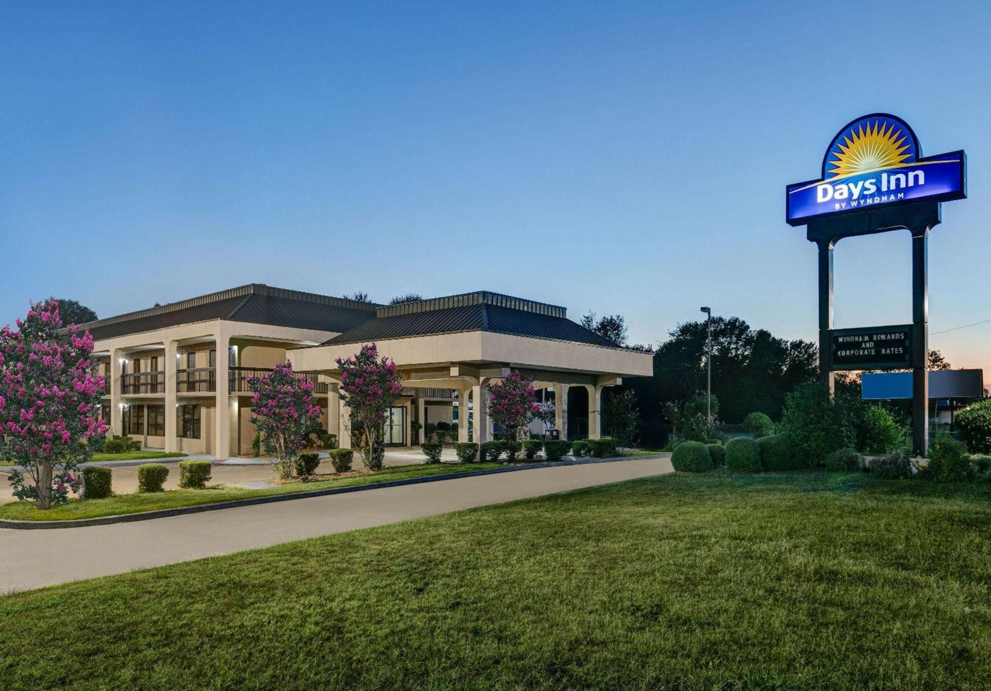 Days Inn By Wyndham Greenville Ms Exterior photo
